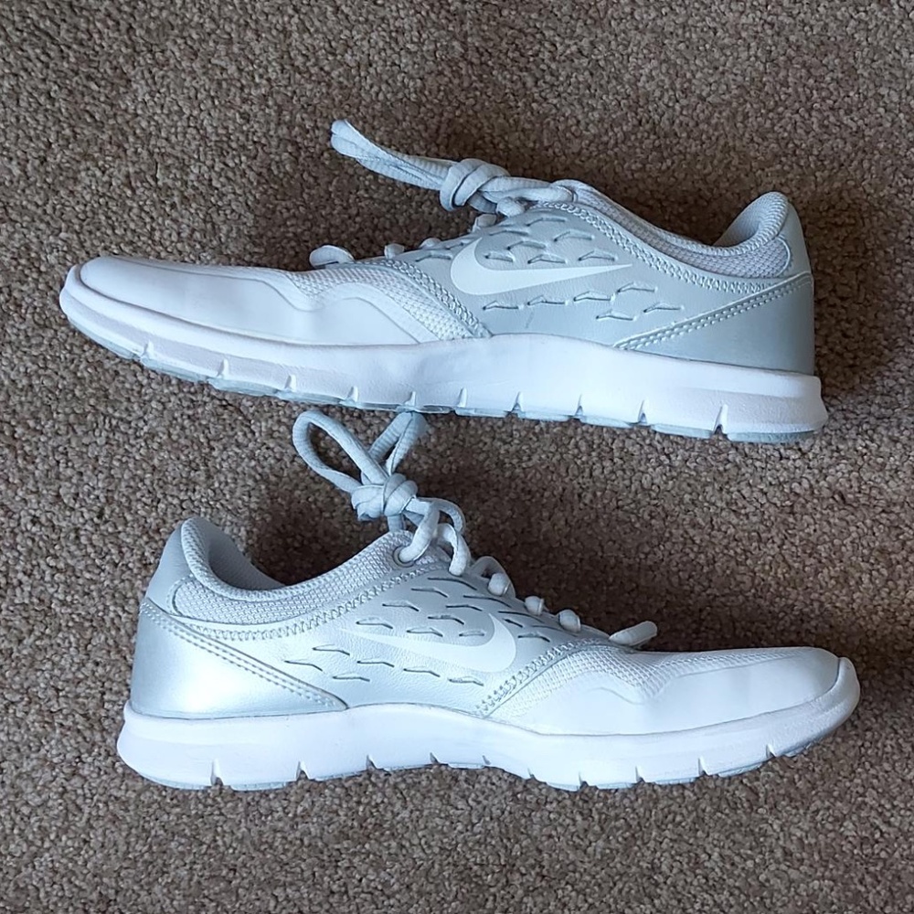Nike Orive White Metallic Platinum Athletic Running Sneakers Size 5.5